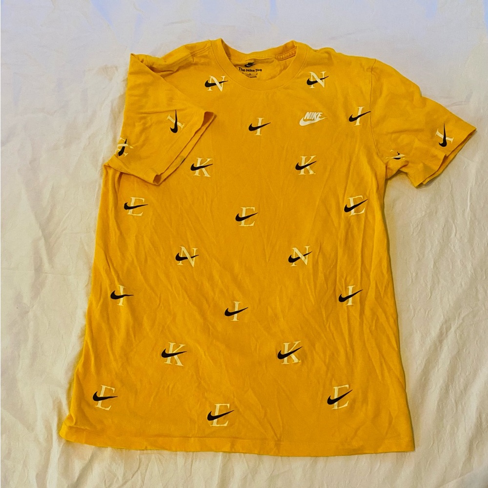 Men's medium Nike shirt